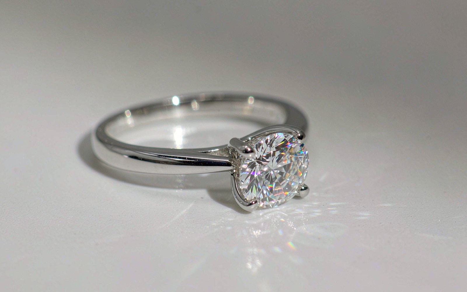 Moissanite and cubic zirconia stones compared
