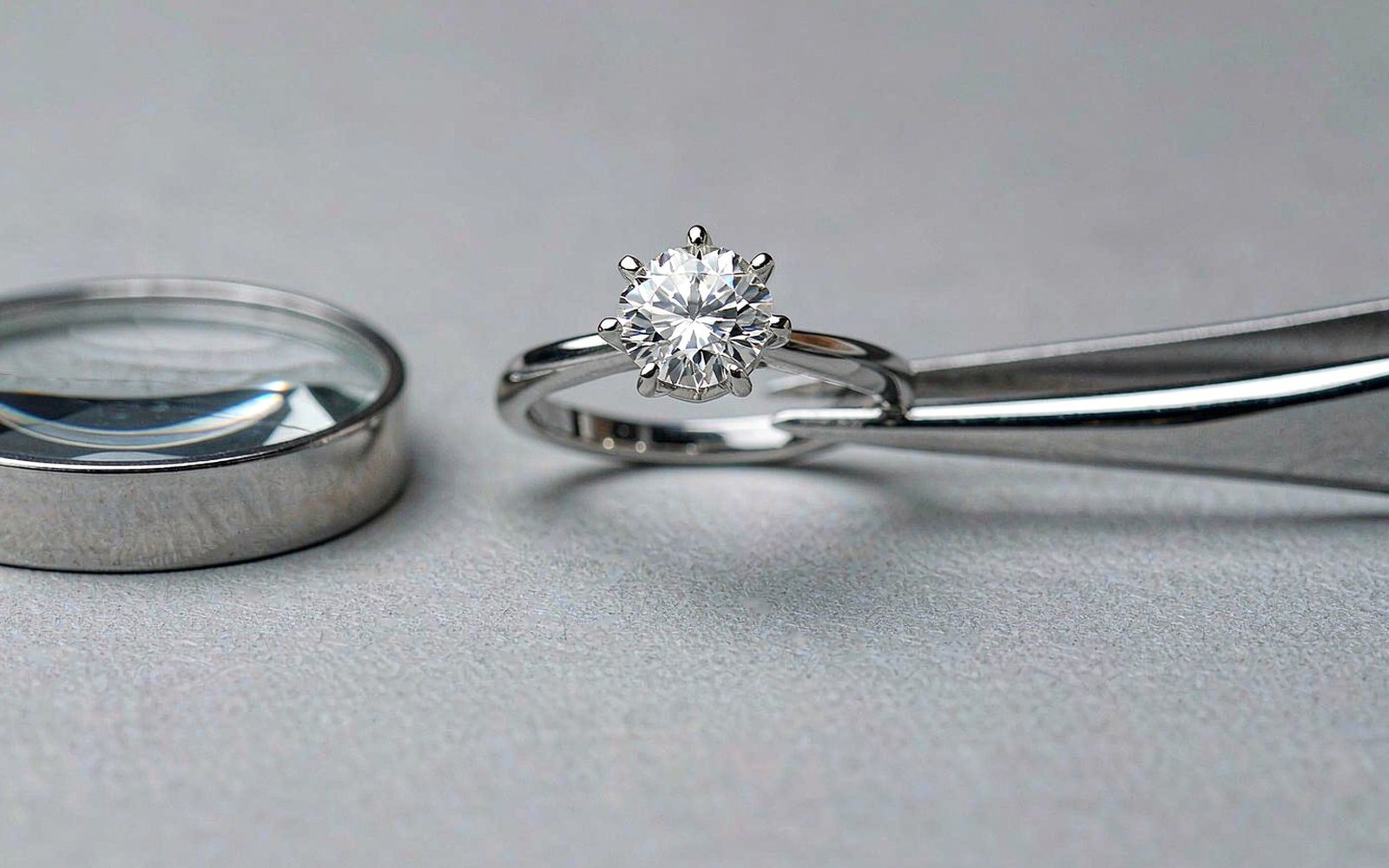 Moissanite jewelry guide cover